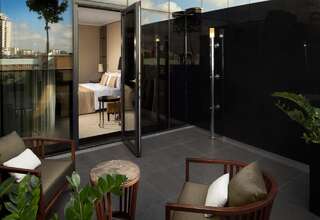 Отель DoubleTree by Hilton Минск Минск Номер с кроватью размера «king-size» и террасой-4