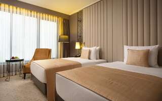 Отель DoubleTree by Hilton Минск Минск Двухместный номер с 2 отдельными кроватями-1